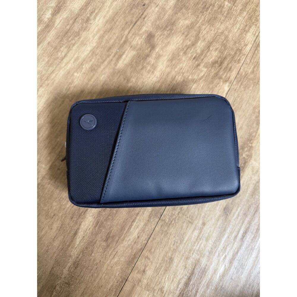 Lufthansa Business Class Navy Blue Cosmetic Pouch Toiletry Makeup Bag